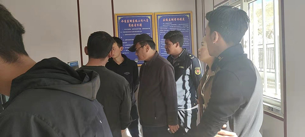 10月21日城管局、環(huán)保局及住建局局長(zhǎng)蒞臨我廠謝通門污水處理廠檢查運(yùn)行情況及了解整改階段。