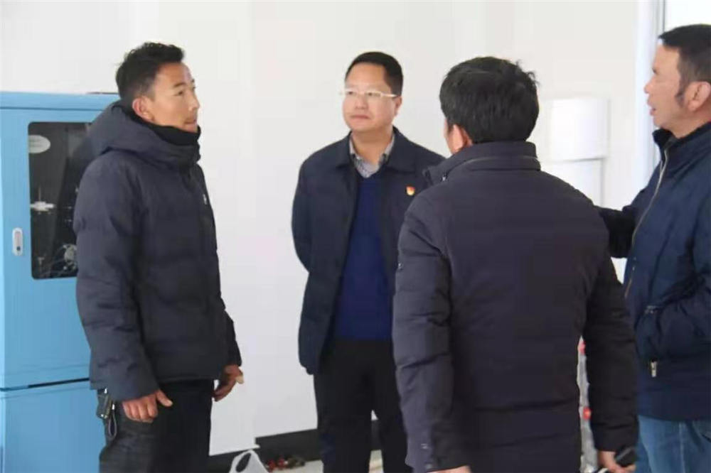 吉隆縣縣委副書記、縣長胡紅等領(lǐng)導(dǎo)班子進(jìn)行檢查和指導(dǎo)工作