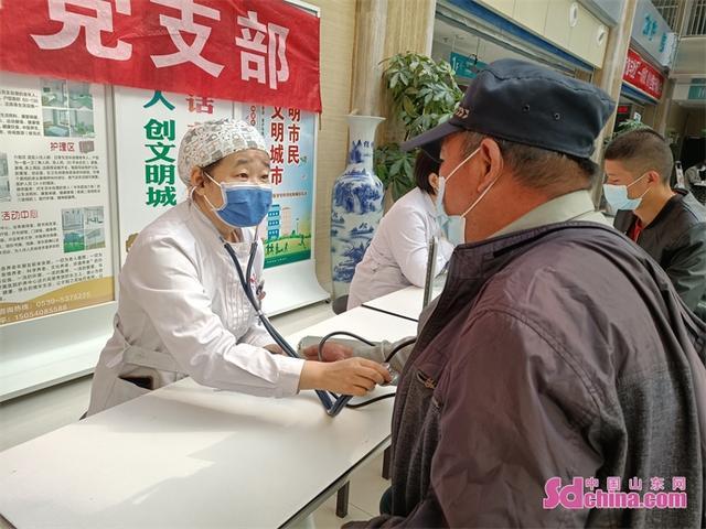 菏泽医专附属医院举办健康宣传活动,为百姓提供健康咨